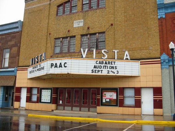 Vista Theatre - Recent Pic (newer photo)